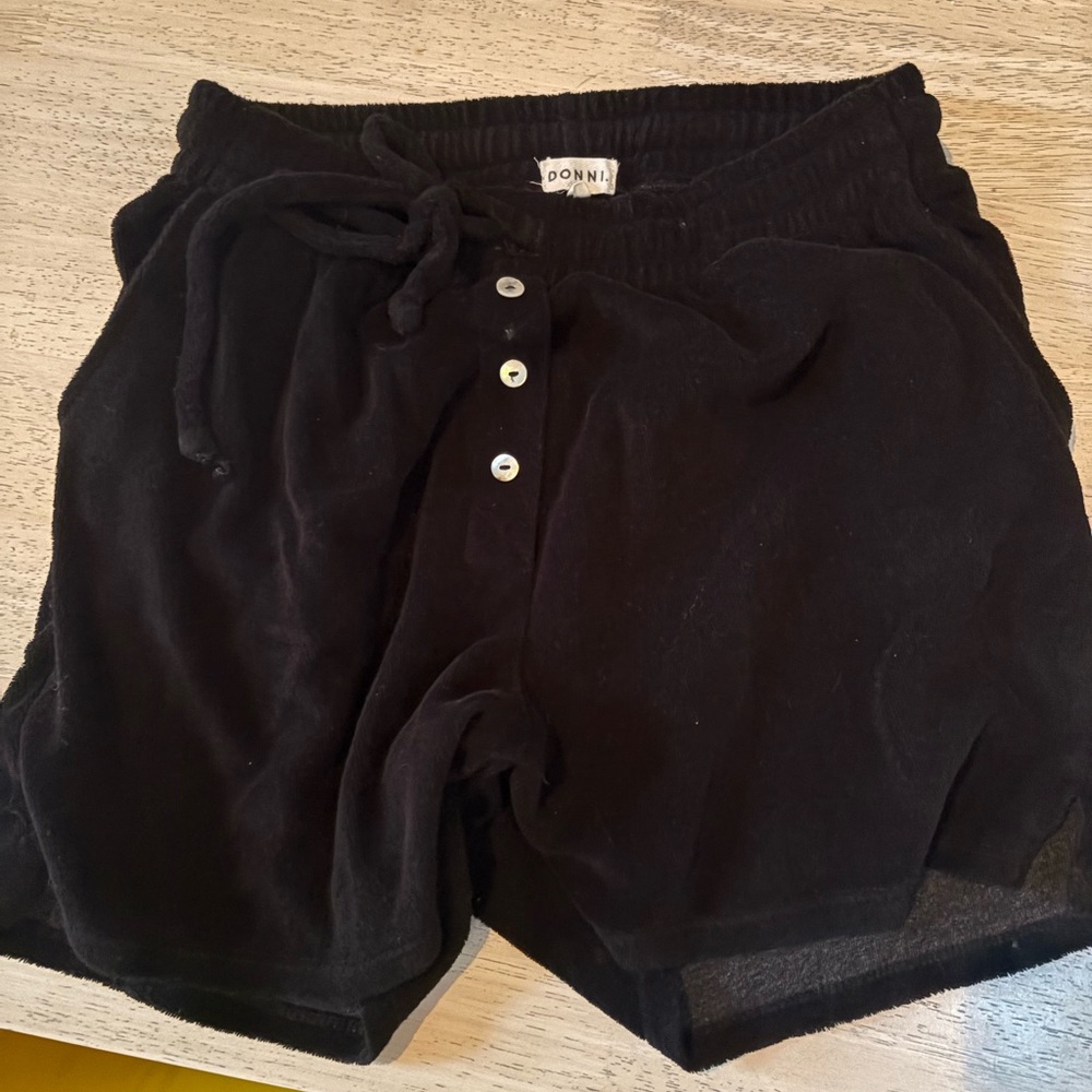 DONNI Shorts in Black - Picture 3 of 5